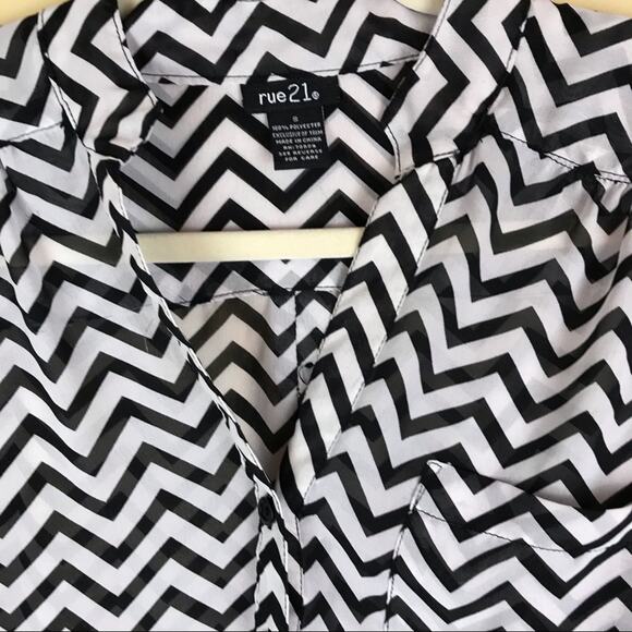 RUE 21 Chevron Sheer Blouse Sz Small - Picture 4 of 6